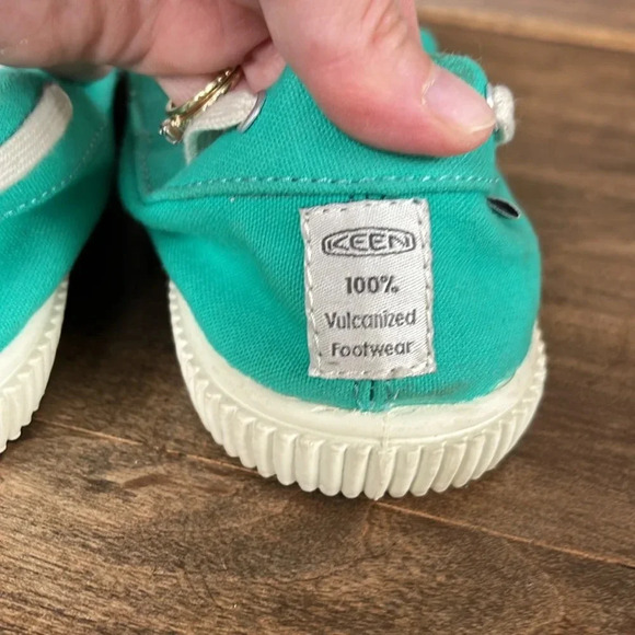 Keen Sneakers Size 8 - Picture 4 of 10